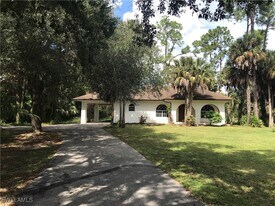 4125 13th Ave SW in Naples, FL - Building Photo