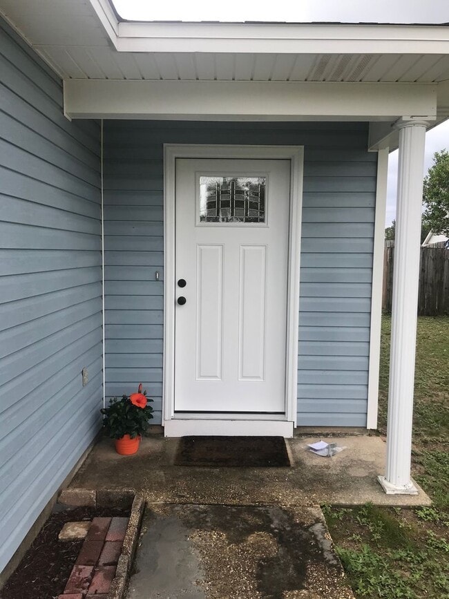 20 Stowe Rd in Mary Esther, FL - Building Photo - Building Photo