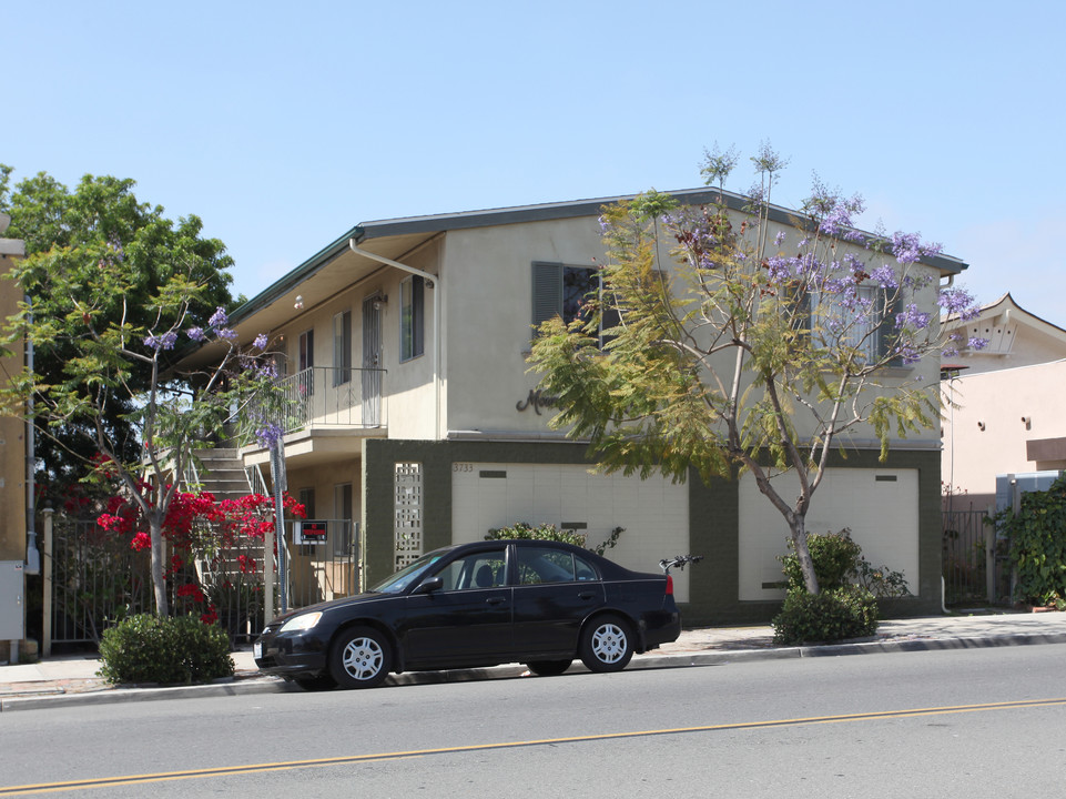 Mountain View Court in San Diego, CA - Building Photo