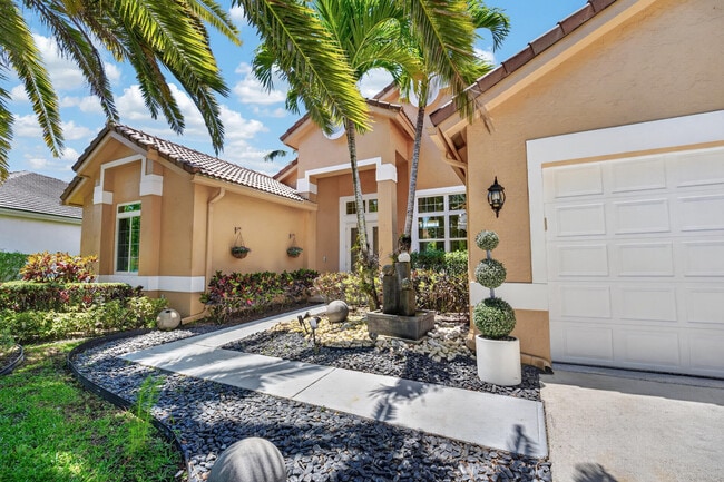 property at 3043 Lakewood Dr