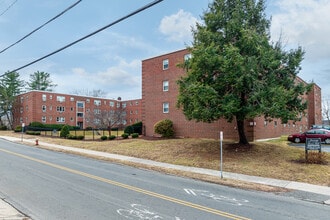 Seventy Grove Hill Condominiums in New Britain, CT - Building Photo - Building Photo