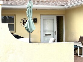 610 Indian Rocks Rd N, Unit 103 in Belleair Bluffs, FL - Building Photo