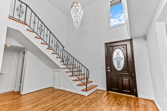 4920 Tarzana Woods Dr in Tarzana, CA - Building Photo - Building Photo