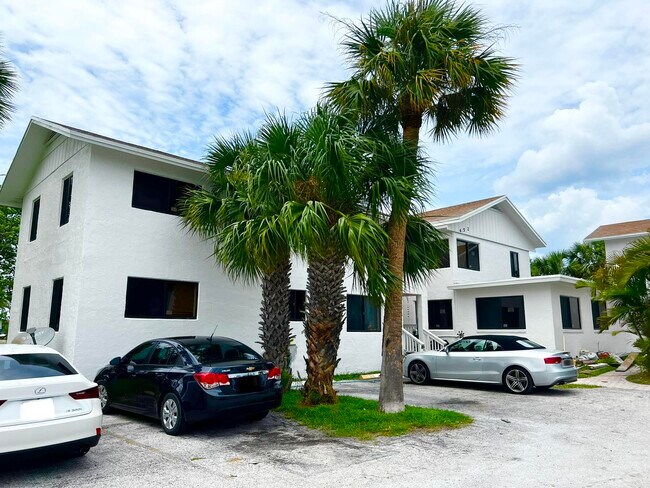 652 Hernando St-Unit -D in Fort Pierce, FL - Building Photo - Building Photo