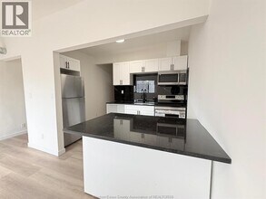 1370 Wyandotte St E in Windsor, ON - Building Photo - Building Photo