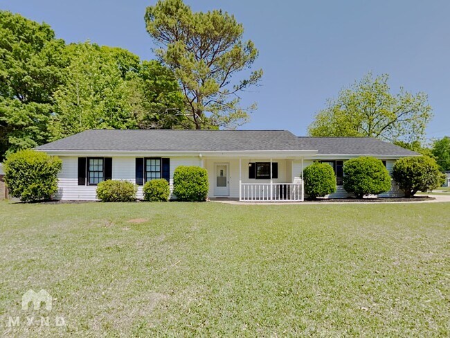 property at 608 Creekwood Ct SE