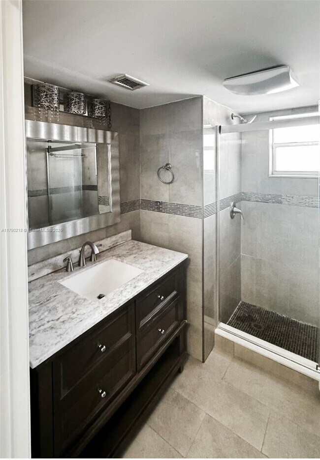 1680 NE 191st St in Miami, FL - Building Photo - Building Photo