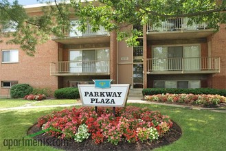 Parkway Plaza in Washington, DC - Foto de edificio - Building Photo