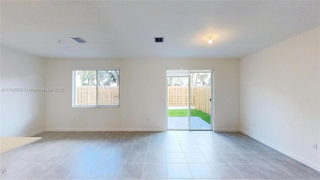 631 SE 13th Street Cir in Homestead, FL - Building Photo - Building Photo