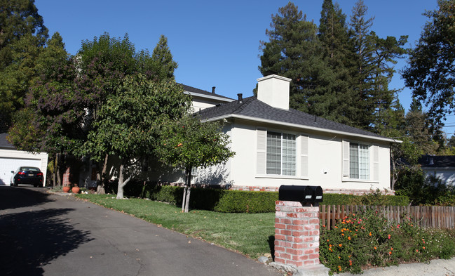 3654-3658 Mosswood Dr in Lafayette, CA - Foto de edificio - Building Photo