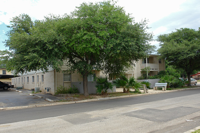 Langley Apartments in Universal City, TX - Building Photo - Building Photo