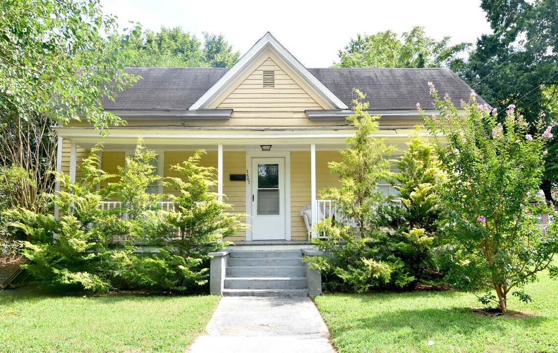 2207 Roberts St in Raleigh, NC - Building Photo