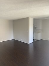 5361 Russell Ave in Los Angeles, CA - Building Photo - Building Photo