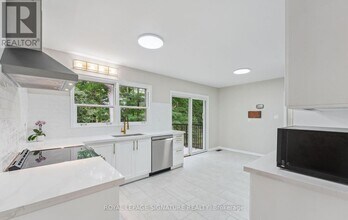 9 Pinevale Rd in Markham, ON - Building Photo - Building Photo