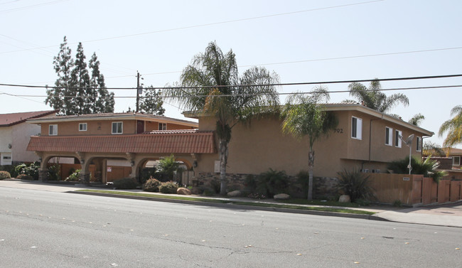 788-792 N Mollison Ave in El Cajon, CA - Foto de edificio - Building Photo