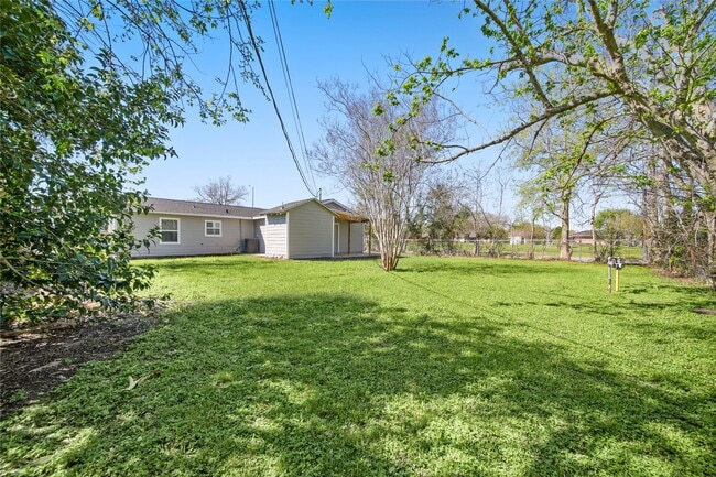 property at 2942 Knotty Oaks Trail