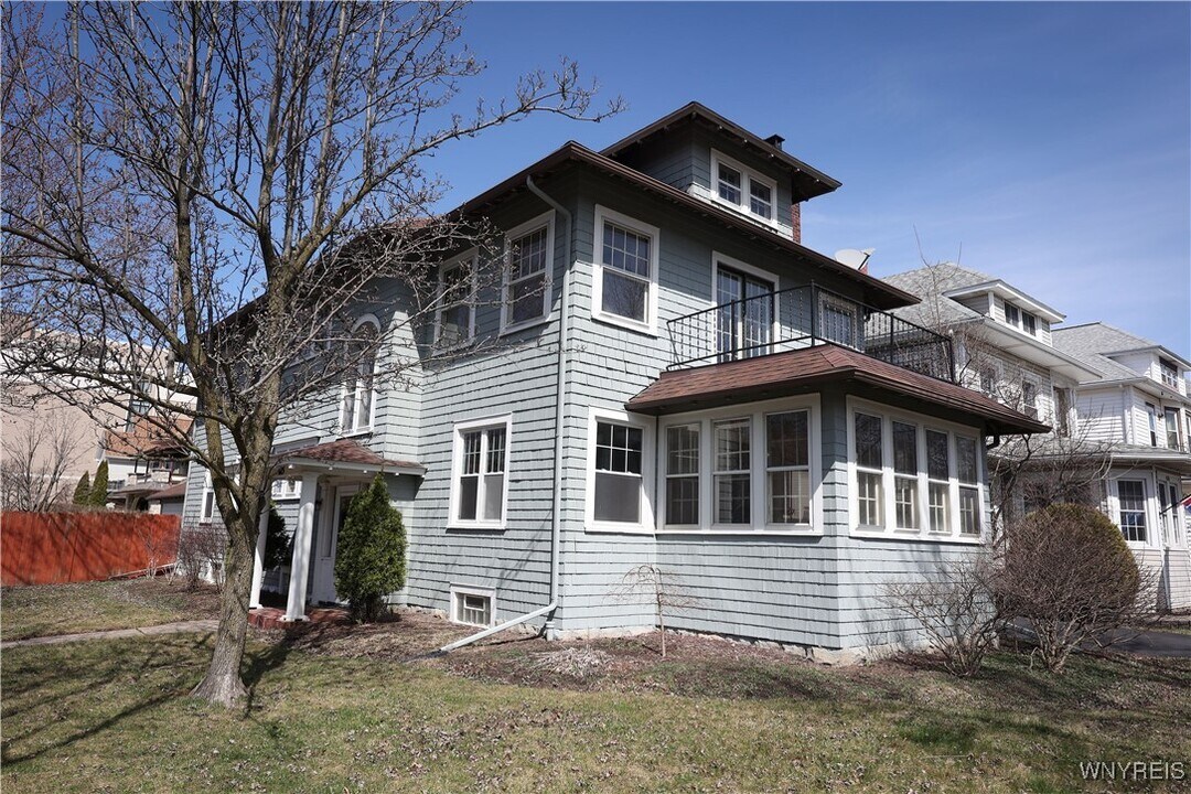 461 Huntington Ave in Buffalo, NY - Building Photo