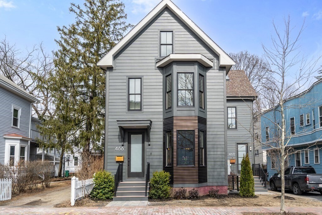 466 Putnam Ave in Cambridge, MA - Building Photo