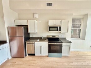204 Hanover St in Boston, MA - Building Photo - Building Photo