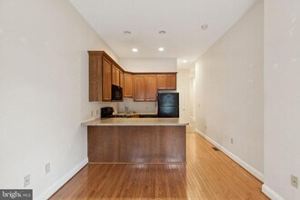 2542 W Girard Ave in Philadelphia, PA - Building Photo - Building Photo