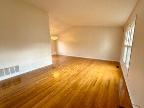 100 Rumsey Pl in Westmont, IL - Building Photo - Building Photo