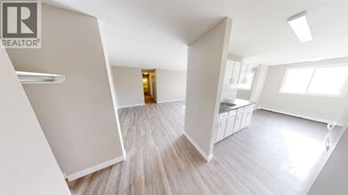 10105-10107 107 Ave in Grande Prairie, AB - Building Photo - Building Photo