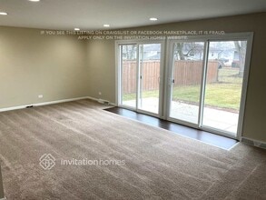 531 Germaine Ln, Unit 02 in Elk Grove Village, IL - Foto de edificio - Building Photo