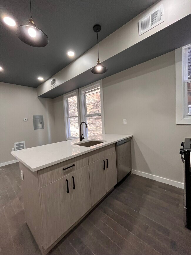 125 Neptune Ave in Jersey City, NJ - Building Photo - Building Photo