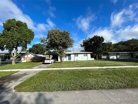 6829 NW 12th St in Plantation, FL - Building Photo