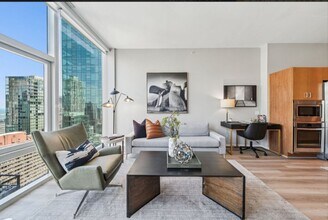 198 E Illinois St in Chicago, IL - Building Photo - Building Photo