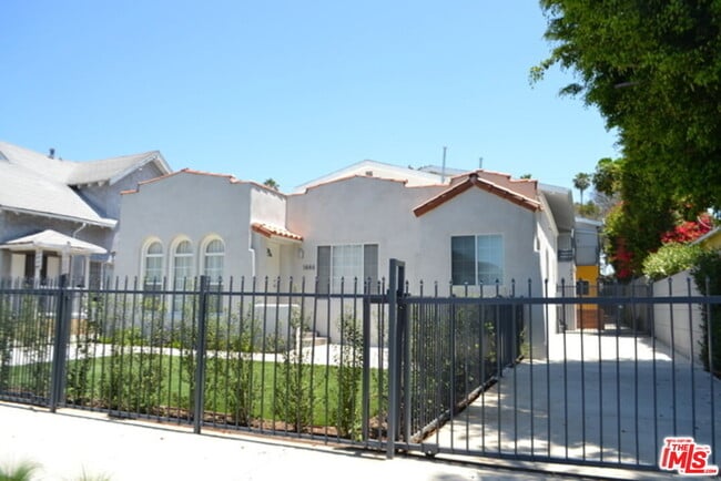 1444 Cochran Ave in Los Angeles, CA - Building Photo - Building Photo