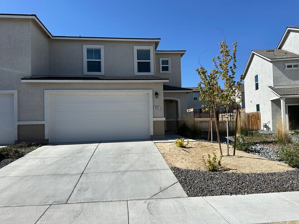 8556 Stormy Sky Ln in Reno, NV - Foto de edificio