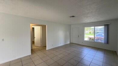 9221 W Highland Pines Dr in Palm Beach Gardens, FL - Building Photo - Building Photo