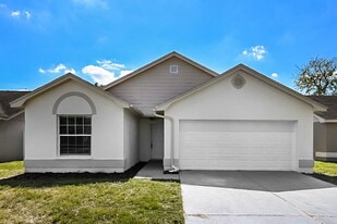 1735 Tarah Trace Dr in Brandon, FL - Building Photo