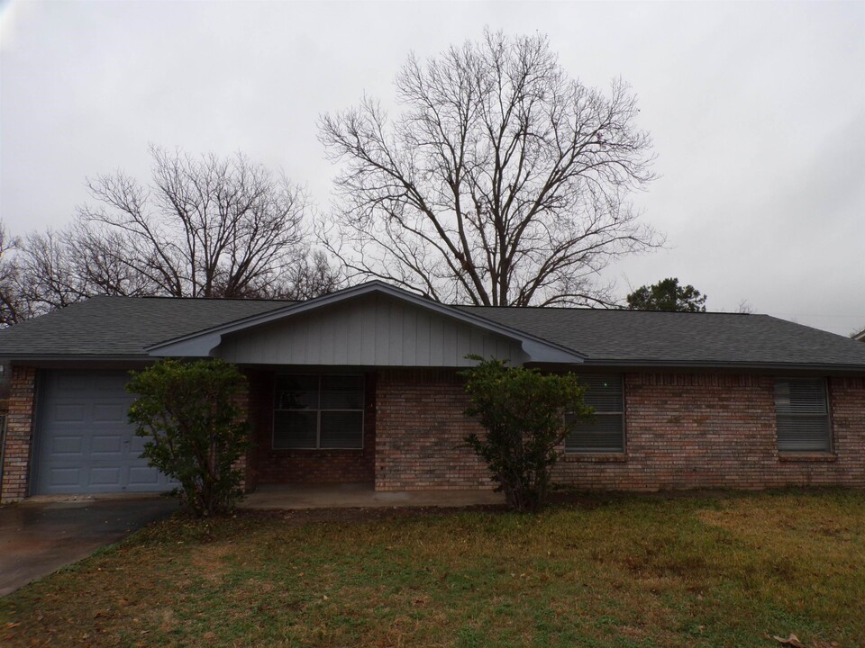 1605 Northwood Dr in Marble Falls, TX - Building Photo