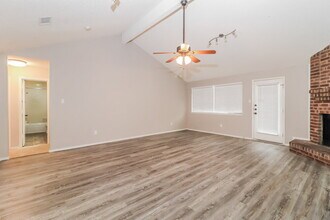 2301 Fall Ct in Fort Worth, TX - Building Photo - Building Photo