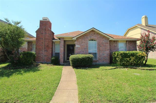 2305 Valley Creek Dr in Garland, TX - Building Photo