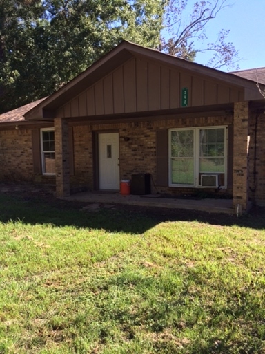 242 Bishop in Livingston, TX - Building Photo