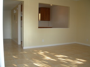 530 Oregon St in Bakersfield, CA - Building Photo - Interior Photo