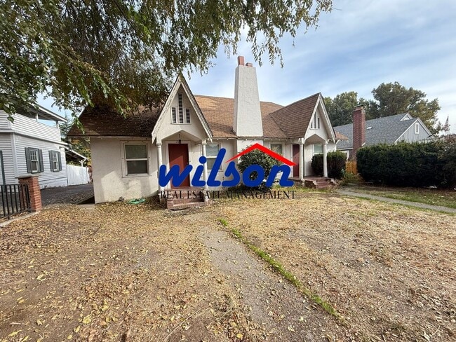 property at 211 S 16th Ave