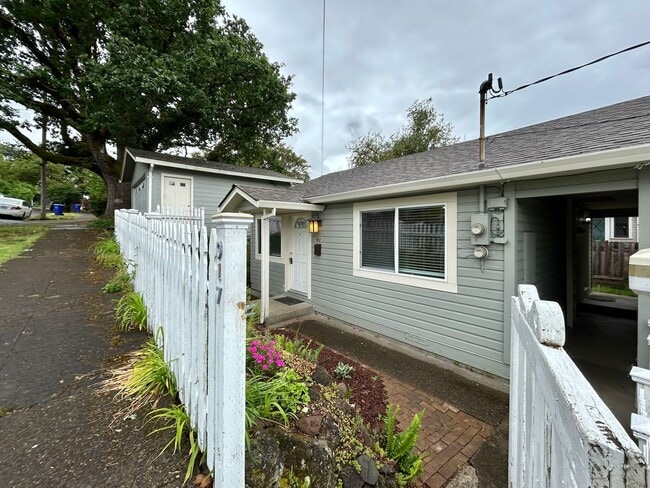 917 Jefferson St in Oregon City, OR - Building Photo - Building Photo