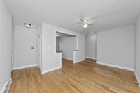 3721 N Pine Grove Ave, Unit #2W in Chicago, IL - Foto de edificio - Building Photo