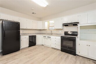 2005 Fox Ave in Moore, OK - Building Photo - Building Photo