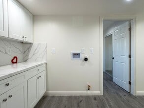 5970 Locust Ave in Long Beach, CA - Building Photo - Building Photo