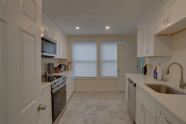 property at 1 Glenwood St