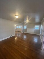 5330 Rockhill Rd in Kansas City, MO - Building Photo