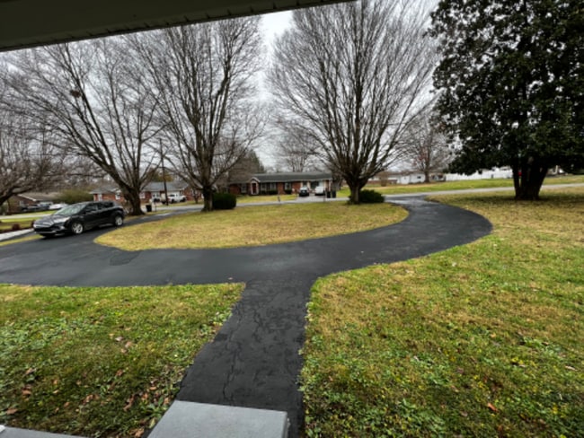 911 Maplewood St in Campbellsville, KY - Building Photo - Building Photo