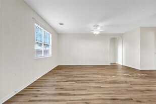 415 Abbey Ln in League City, TX - Building Photo