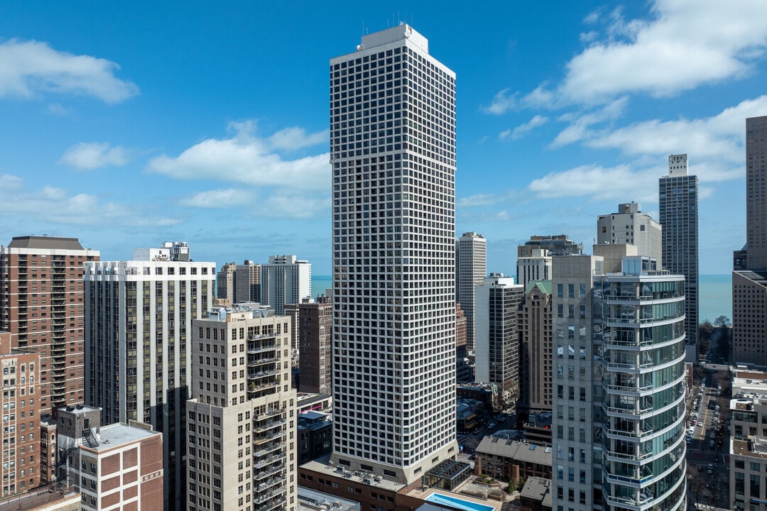 Newberry Plaza in Chicago, IL - Building Photo