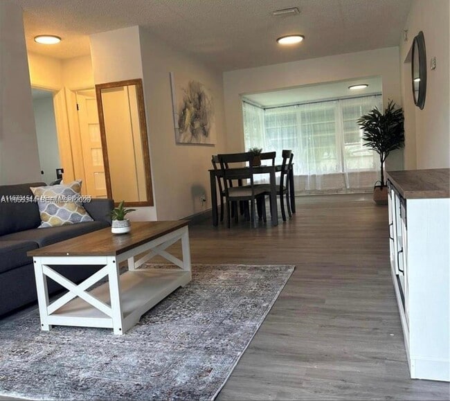 2500 NE 181st St in Miami, FL - Building Photo - Building Photo